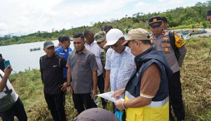 Bupati Maluku Tengah Tinjau Lokasi Persiapan Pelabuhan Ferri Negeri Paa – Besi Ollong