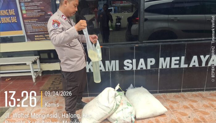 Polsek Baguala Amankan Puluhan Liter Sopi di Kawasan Terminal Transit