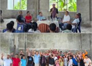 Fransiskus Alimuddin Sambangi Gereja Paroki Laha