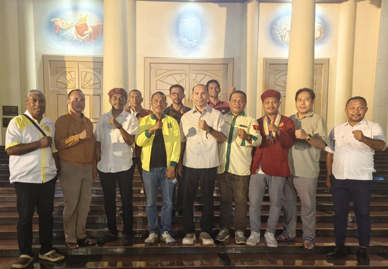 Pose Bersama