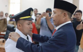 Sekda Maluku Tengah Lantik Dua Raja dan Sembilan Penjabat Negeri