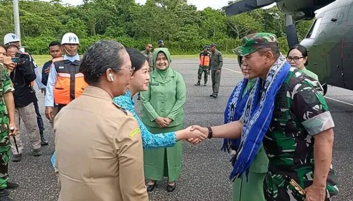 Kunjungan Pangdam XV/Pattimura di Tanimbar Disambut Wakil Bupati dengan Nuansa Adat