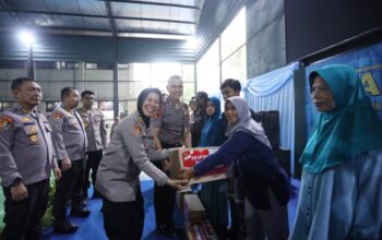 Sespimma Polri Angkatan 75 Bagi Sembako dan Santuni Anak Yatim di Polres Sumedang