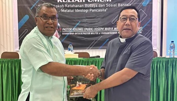 Romo Kolonel (Purn) Yos Bintoro Beri Kuliah Umum di STPAK Ambon