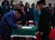 Roberd Sapulette Dilantik Jadi Sekda Ambon, Walikota Ingatkan Bangun Birokrasi Bersih