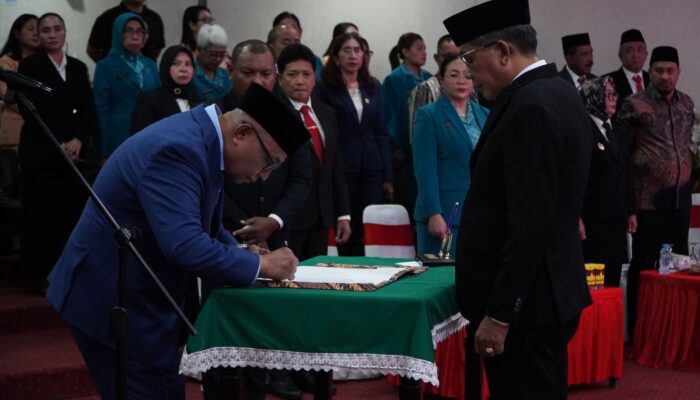 Roberd Sapulette Dilantik Jadi Sekda Ambon, Walikota Ingatkan Bangun Birokrasi Bersih