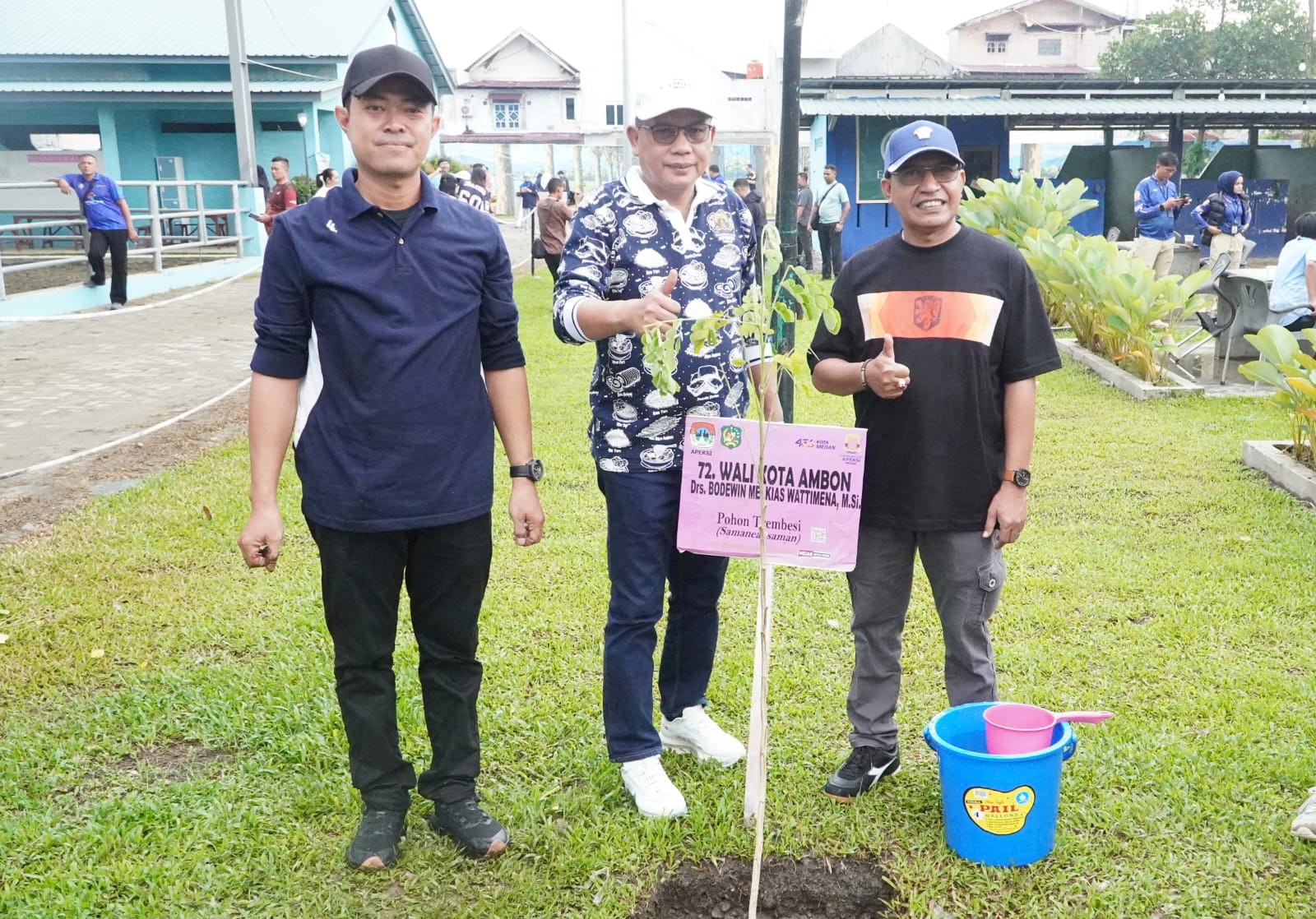 Penanaman Pohon Trembesi di Medan