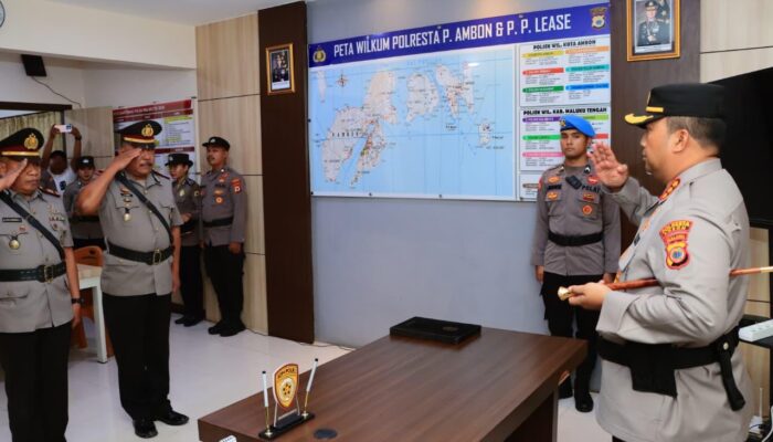 Kapolresta Ambon Pimpin Penyerahan Jabatan Kapolsek Saparua dan Kasat Samapta
