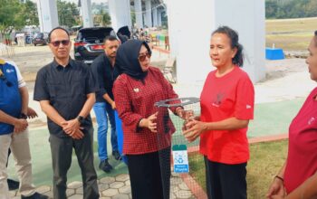 UT Ambon Serahkan Booth Kontainer dan Komposter UMKM Pantai Galala
