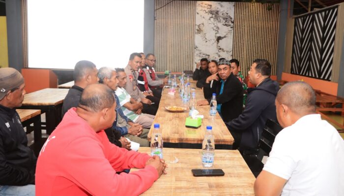 Bacarita Kamtibmas Bersama Warga Tulehu, Kapolresta Minta Data Pemuda Terlibat Konflik 