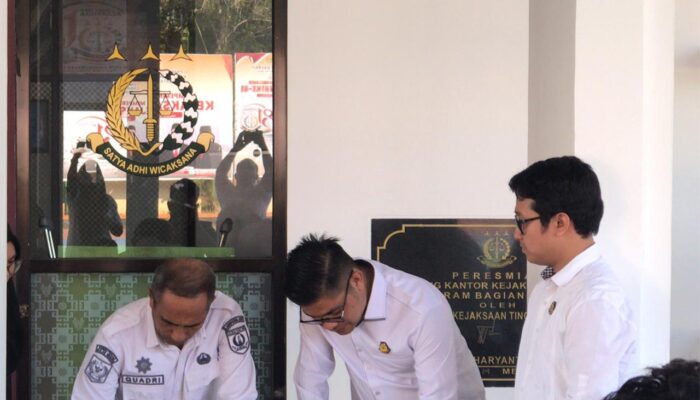 Kejari SBT Selamatkan 7 Mobil Dinas Aset Kabupaten SBT Senilai Rp. 2,97 Miliar