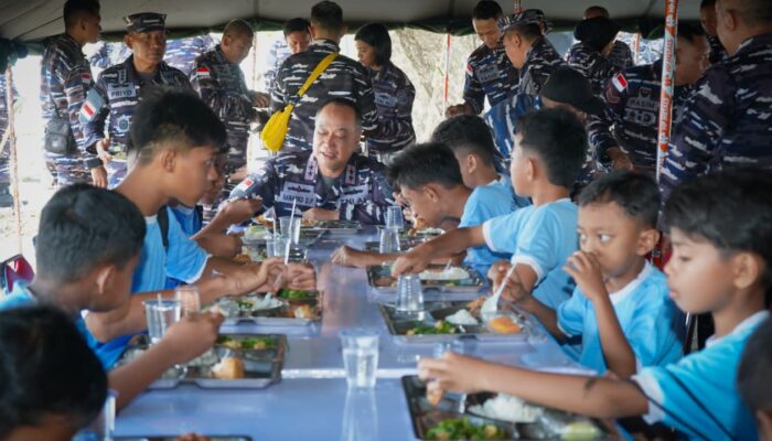 Komandan Kodaeral IX Ambon Santap MBG Bersama Murid Yayasan Hang Tuah