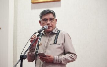 Walikota Ambon Terima Penghargaan Bidang Pendidikan pada Peringatan HUT KompasTV Ke-15 