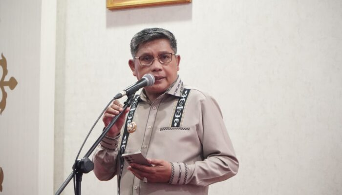 Walikota Ambon Terima Penghargaan Bidang Pendidikan pada Peringatan HUT KompasTV Ke-15 