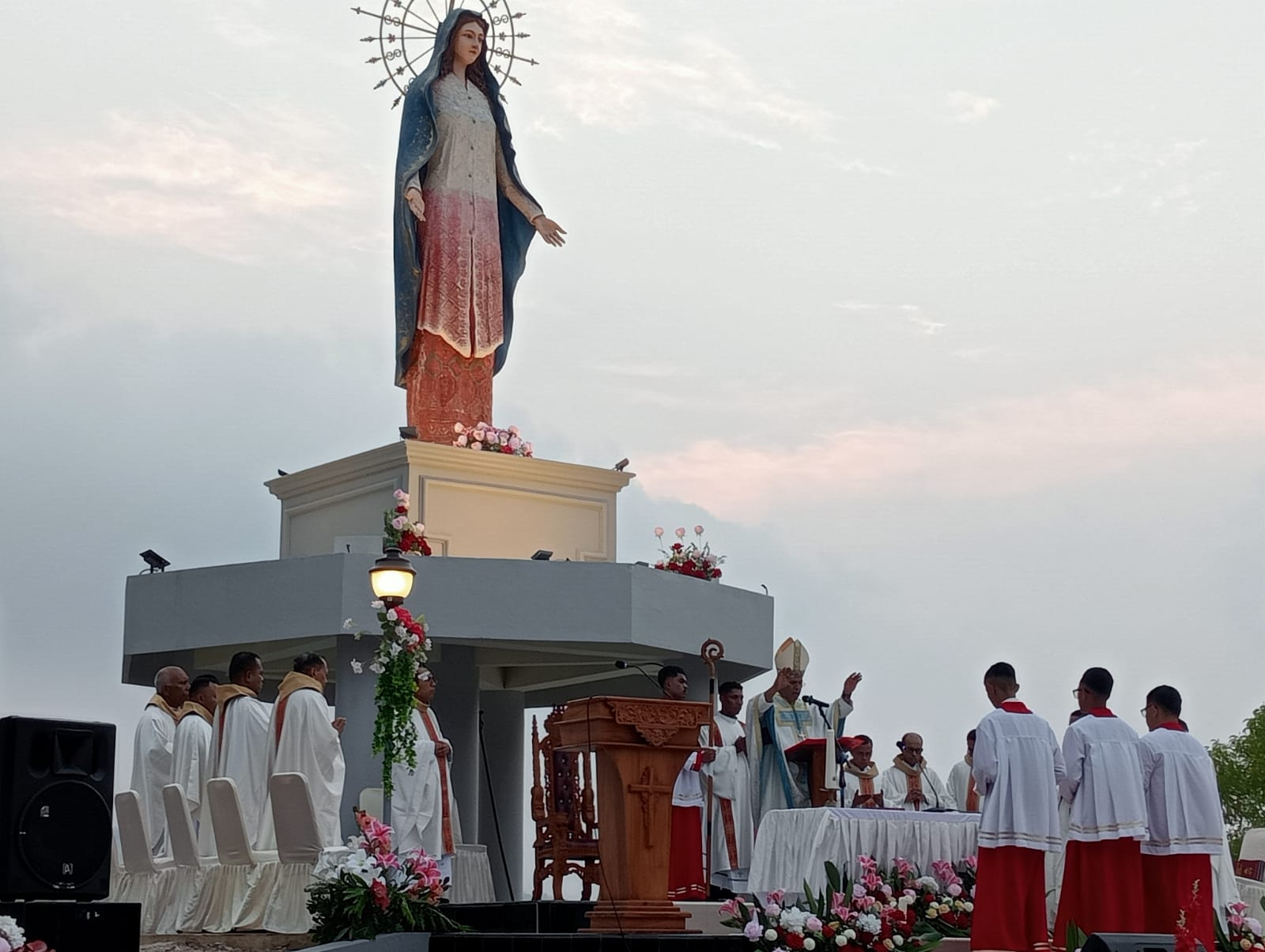 Arca Bunda Maria Berbusana Ambon