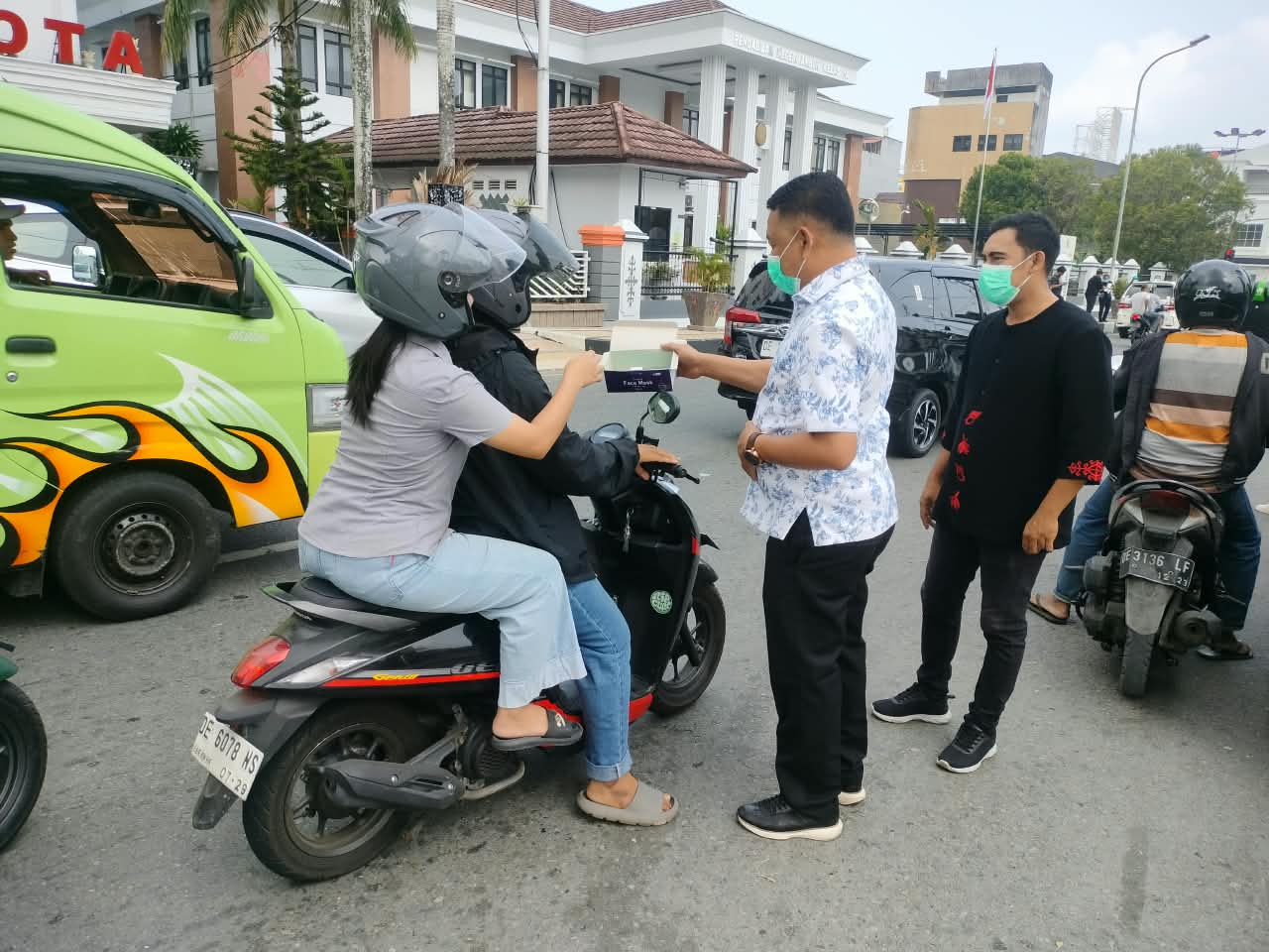 MASKER GRATIS