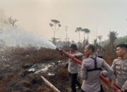 3 Jam Personil Polres SBT Berhasil Jinakkan 10 Hektare Lahan dari Amukan Api